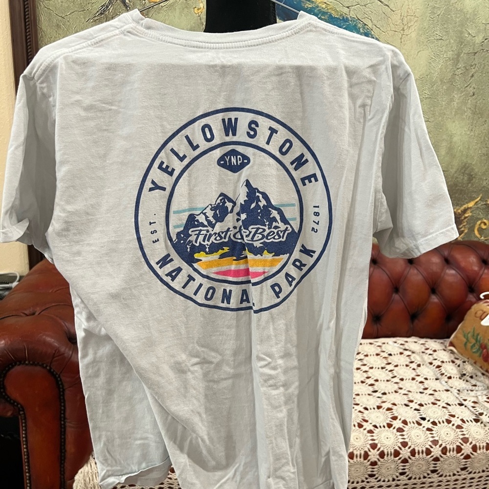 Yellowstone National Park Graphic Tee - White size small - Picture 6 of 8